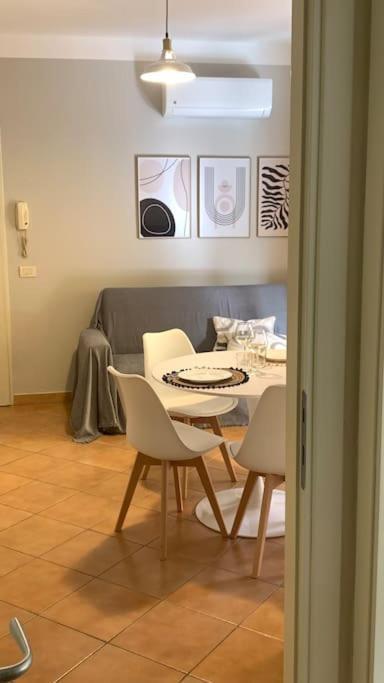 Nest House - Esclusivo Appartamento Marina Di Olbia- Mater Olbia - Beaches - Close To The Airport - Private Parking- Full Comforts - Esterno foto